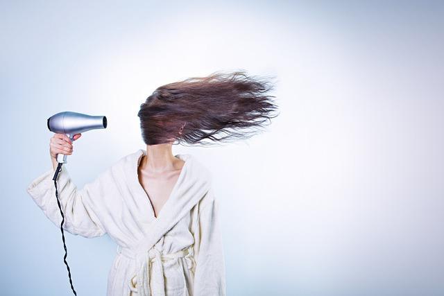 Výhody přírodních olejů pro suché vlasy